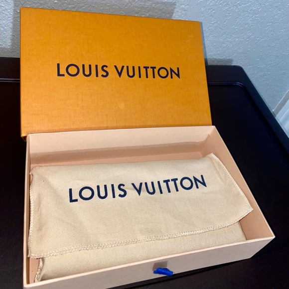 Louis Vuitton wallet - Picture 1 of 3